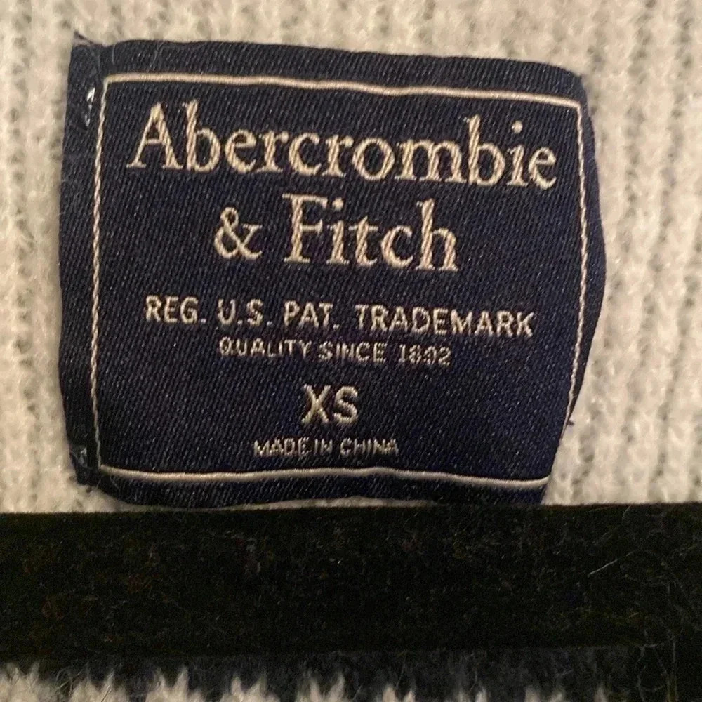 Abercrombie & Fitch white and blue striped sweater - xs- shoulder zip - Picture 3 of 5